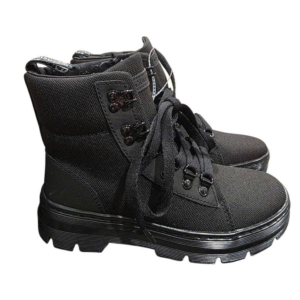 Dr. Martens Women's Black Combs Boot Size 6 New Without Box